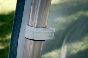 Zoom fixation scratch des moustiquaires du Hamac balancelle en toile Gris TONGA