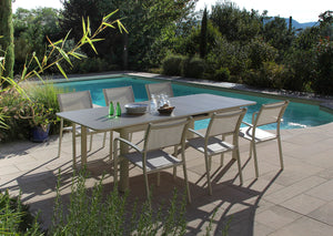 Table de jardin allongeable en aluminium Ivoire + Plateau verre Texturé MILOS - 8/10 pers.